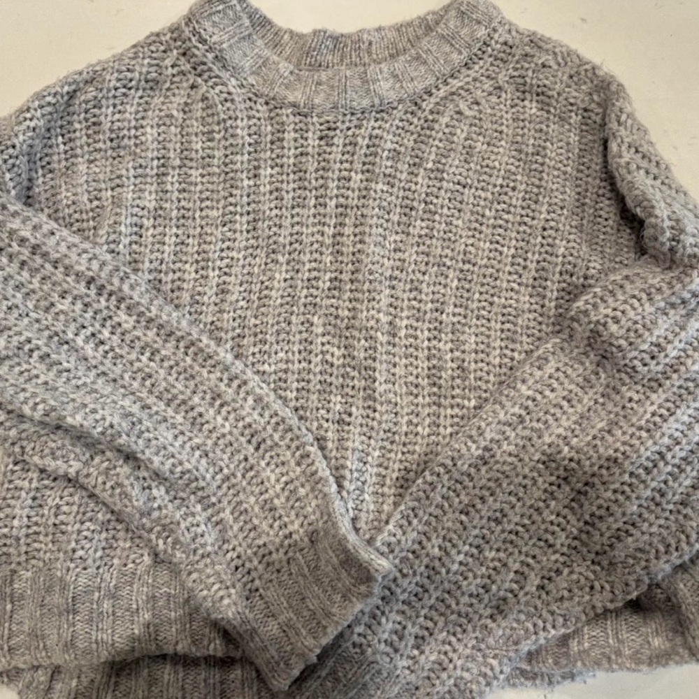 American Eagle Light Gray Knit Sweater